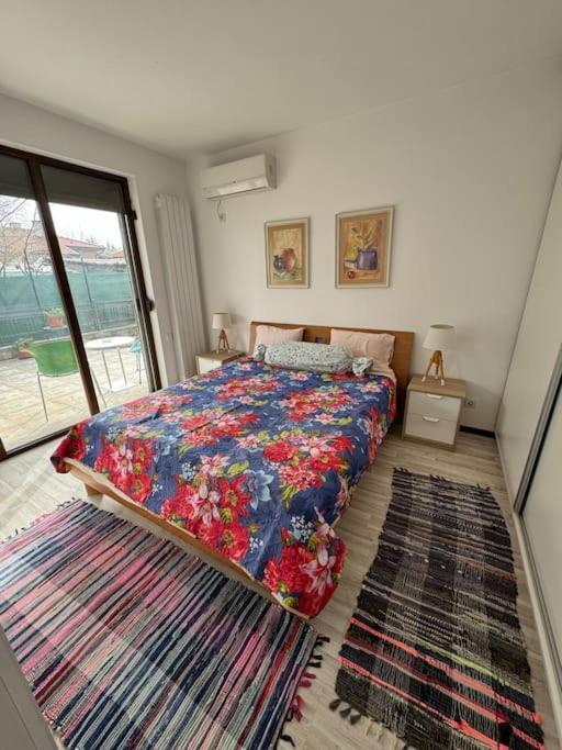 Kazanlak Large Guest House Apartment Near The Center With Full Kitchen & Dining Room, King Beds, Garden Patio, Free Parking & Self Check-In Exterior foto